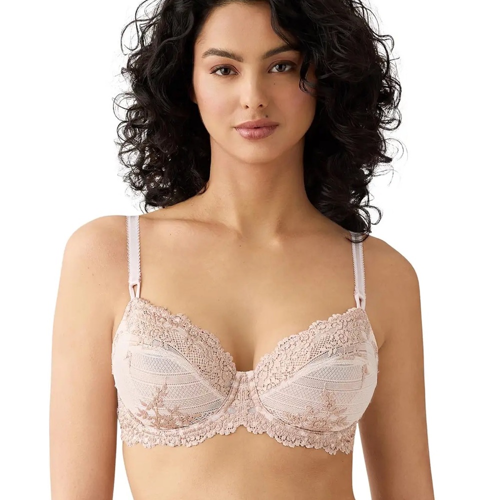 WACOAL Lace Embrace Underwire Bra in Light Pink EUC 34C